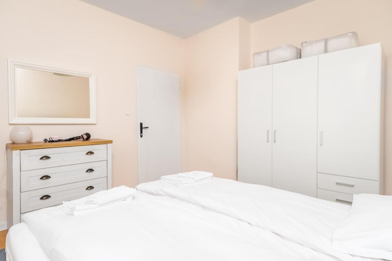 Homey 1-Bd Apartment 소피아 외부 사진